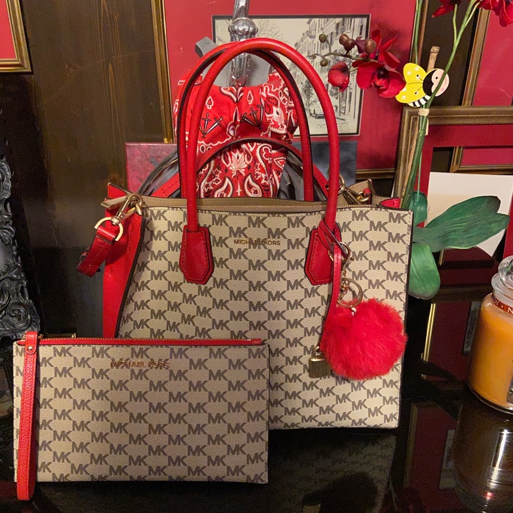 Michael Kors purse and wristlet